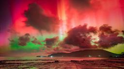 Tasmanian Aurora by seanorphoto [5120x2880]